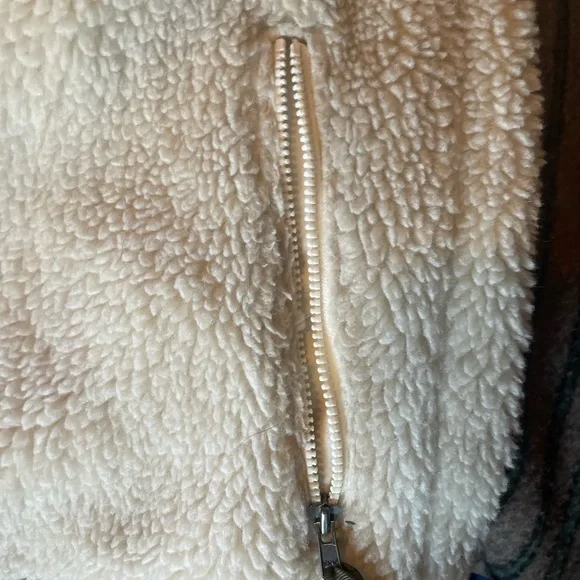 Patagonia Men's Woolyester Pile  Fleece Hoodie in Cream and Olive - Picture 6 of 7